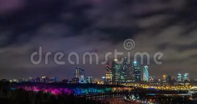 莫斯科晚景，<strong>时间</strong>流逝，莫斯科上空夜空中<strong>快速</strong>飞舞的云彩，4K，美丽的夜景，从